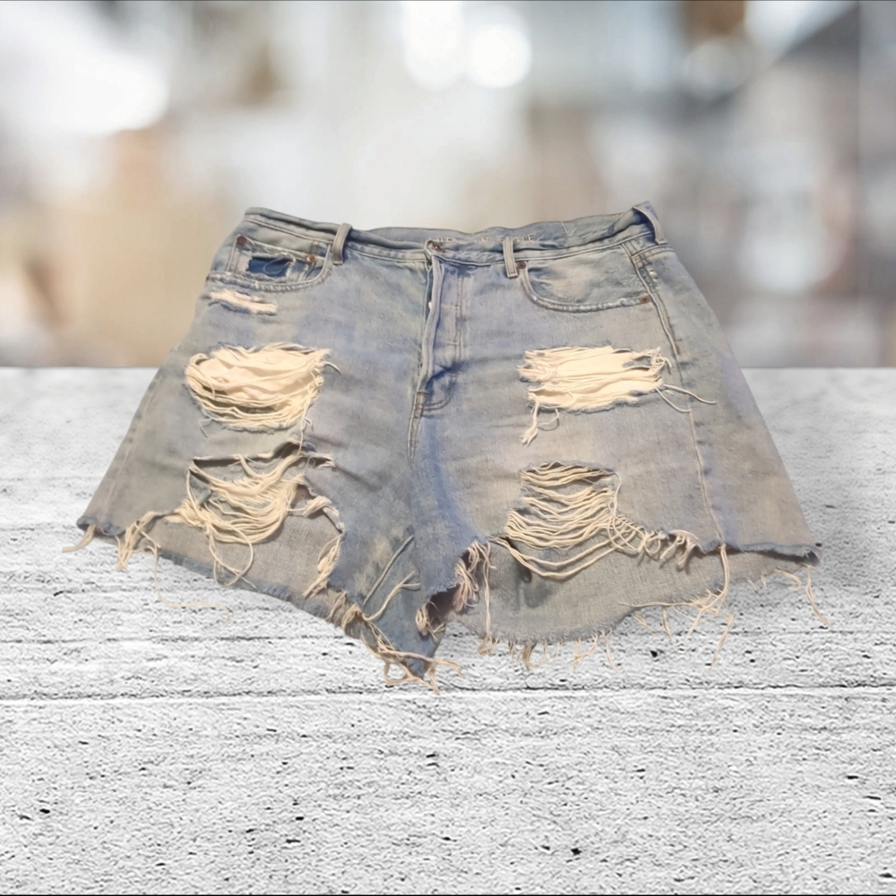 American eagle distressed denim shorts size 14
